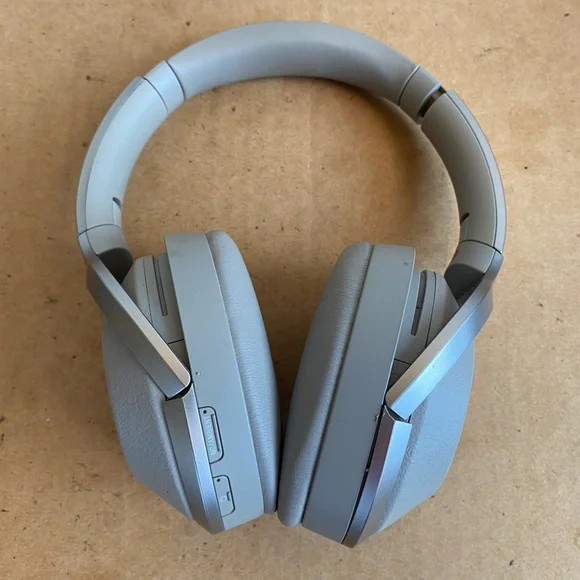 Sony WH-1000XM2 Wireless Headphones - Picture 6 of 9